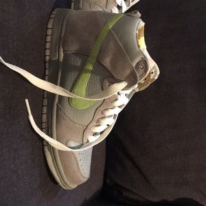 Womans Nike dunk high